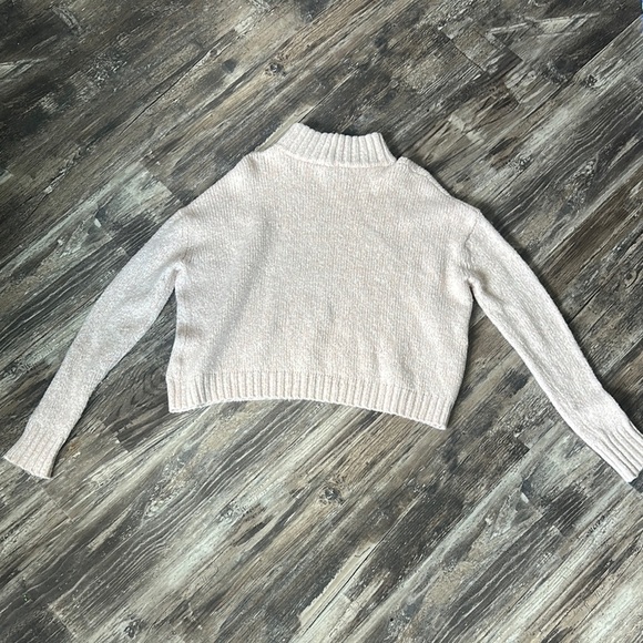 NWOT AMERICAN EAGLE OUTFITTERSWomen’s Cream Sweater size S - Picture 3 of 3